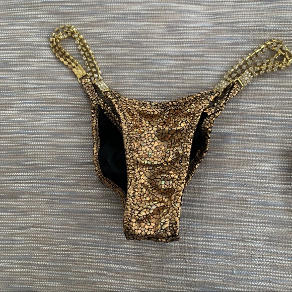 Bikini Posing/Competiton Suit - Picture 7 of 11